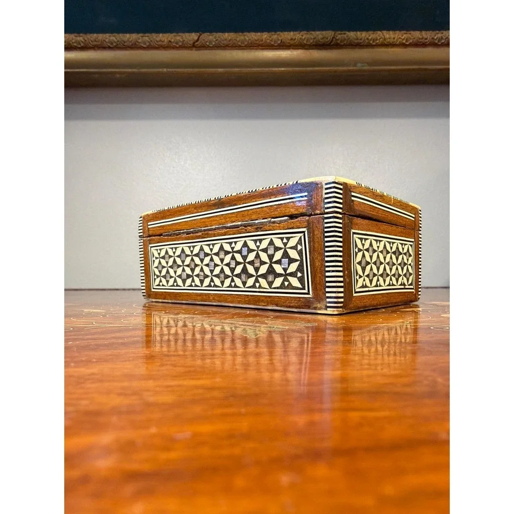 Vintage Marquetry Mother of Pearl‎ Box